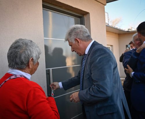 El Gobernador entregó llaves de viviendas a 24 familias de El Trapiche