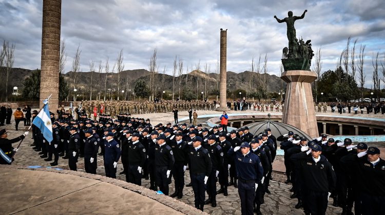 Soldados y cadetes del ISSP realizaron la jura de lealtad a la Bandera Argentina