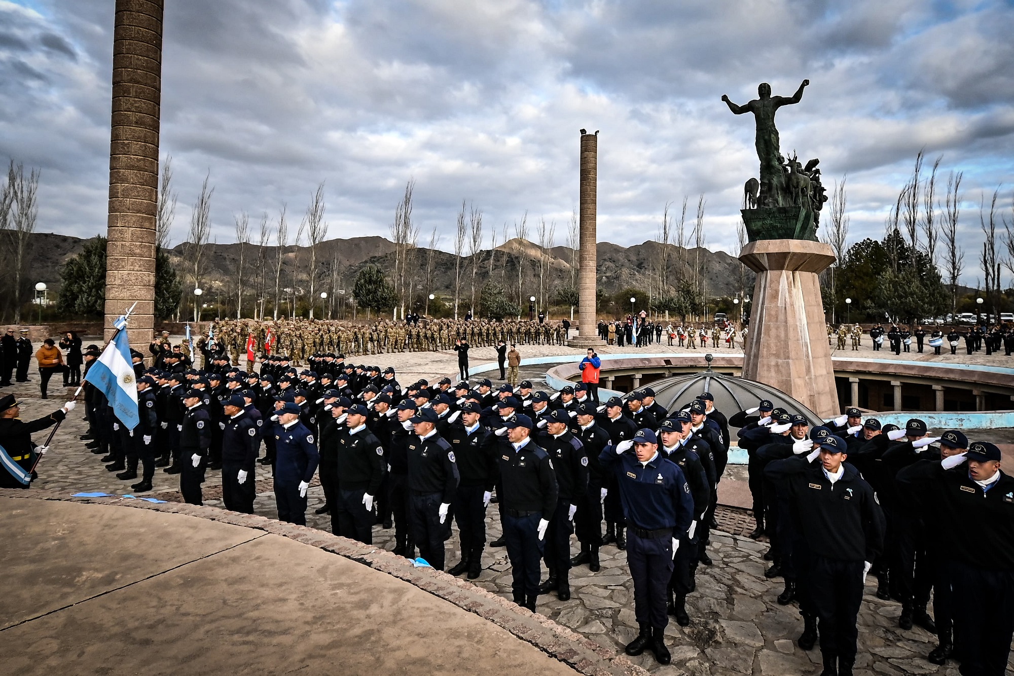 Soldados y cadetes del ISSP realizaron la jura de lealtad a la Bandera Argentina