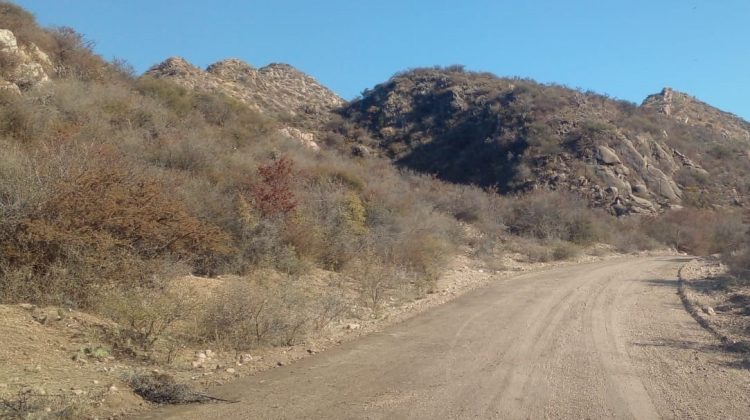 Repararon un camino entre las sierras que facilita el acceso a dos escuelas