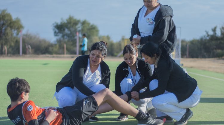 Estudiantes de Enfermería de la ULP colaboran en los Intercolegiales Deportivos