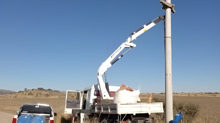 El Gobierno extiende la red de electricidad hacia el paraje Guanaco del Morro