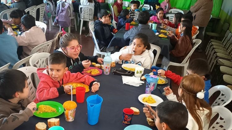 Serán 53 mil los alumnos que tendrán su almuerzo en la escuela en el segundo semestre del año