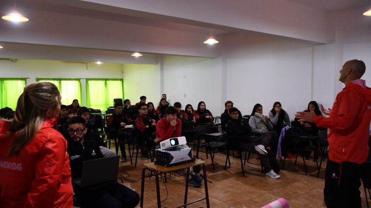 Estudiantes del IFDC ‘Juan Pascual Pringles’ recibieron una capacitación en primeros auxilios