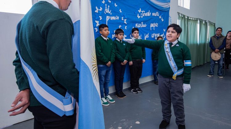 Estudiantes del Pueblo Ranquel prometieron y reafirmaron lealtad a la Bandera