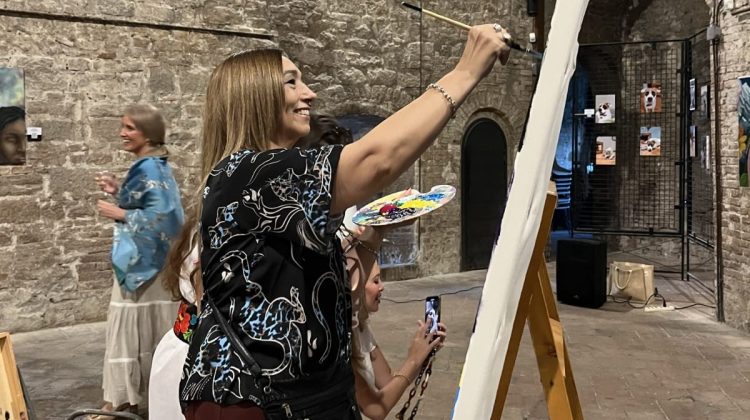 La artista puntana Mirta Celi representa a San Luis en Italia