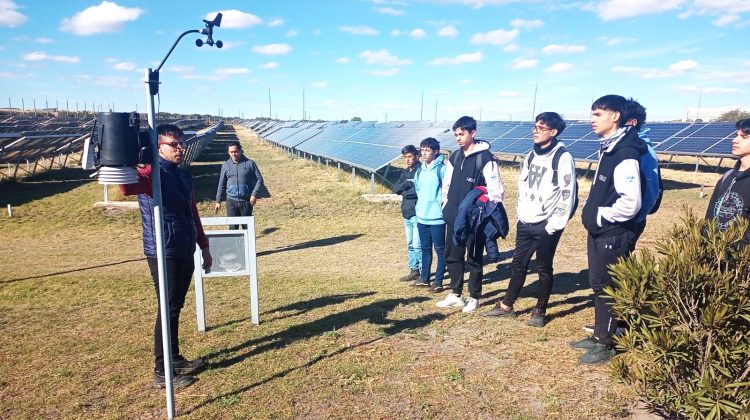 La central fotovoltaica abre sus puertas a las instituciones educativas