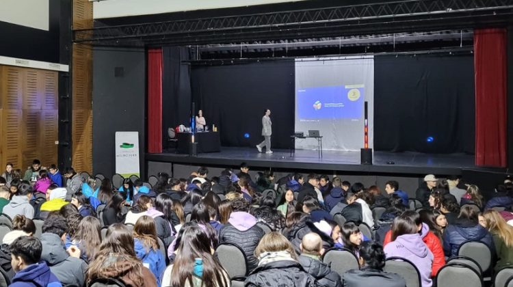 Educación y Samsung lanzaron una capacitación para estudiantes de secundaria