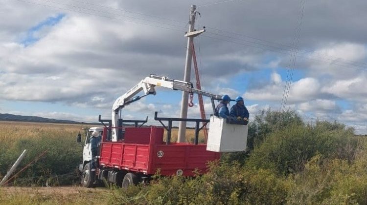 El Gobierno realiza una obra de tendido eléctrico en el sector sur de la ciudad de San Luis