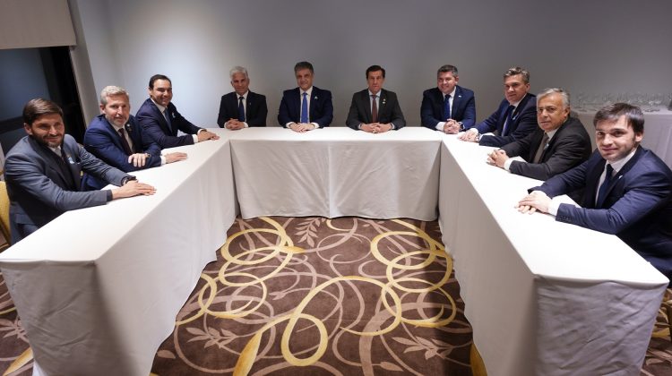 Claudio Poggi se reunió junto a Gobernadores en la previa de la firma del ‘Pacto de Mayo’
