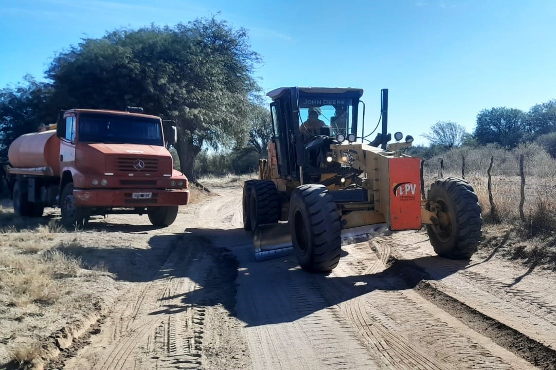 Reparan caminos rurales en los departamentos Belgrano y Pueyrredón