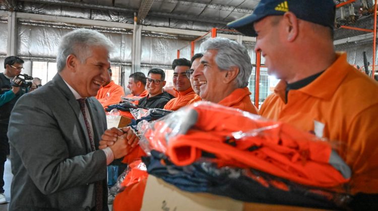 El Gobernador entregó equipamiento e indumentaria a personal del Ente Control de Rutas