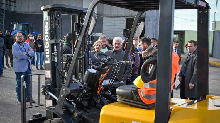 Mayor eficiencia: ‘La Metropolitana’ presentó su flamante autoelevador 