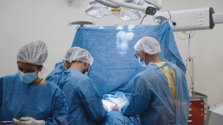 El Hospital ‘Ramón Carrillo’ realizó con éxito la primera cirugía con intento curativo en San Luis