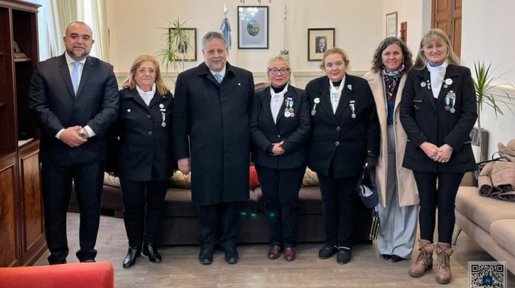 El desfile del Día de la Independencia incluyó a las enfermeras de Malvinas