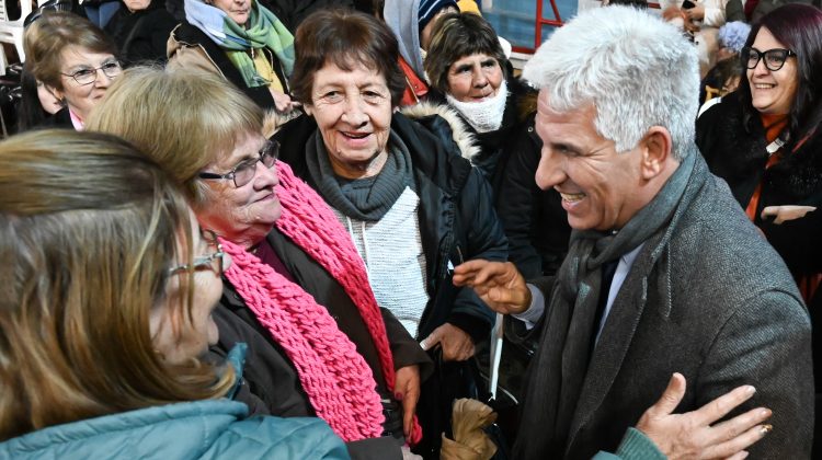 Poggi acompañó a Frontera en la entrega de beneficios municipales a pensionados y jubilados