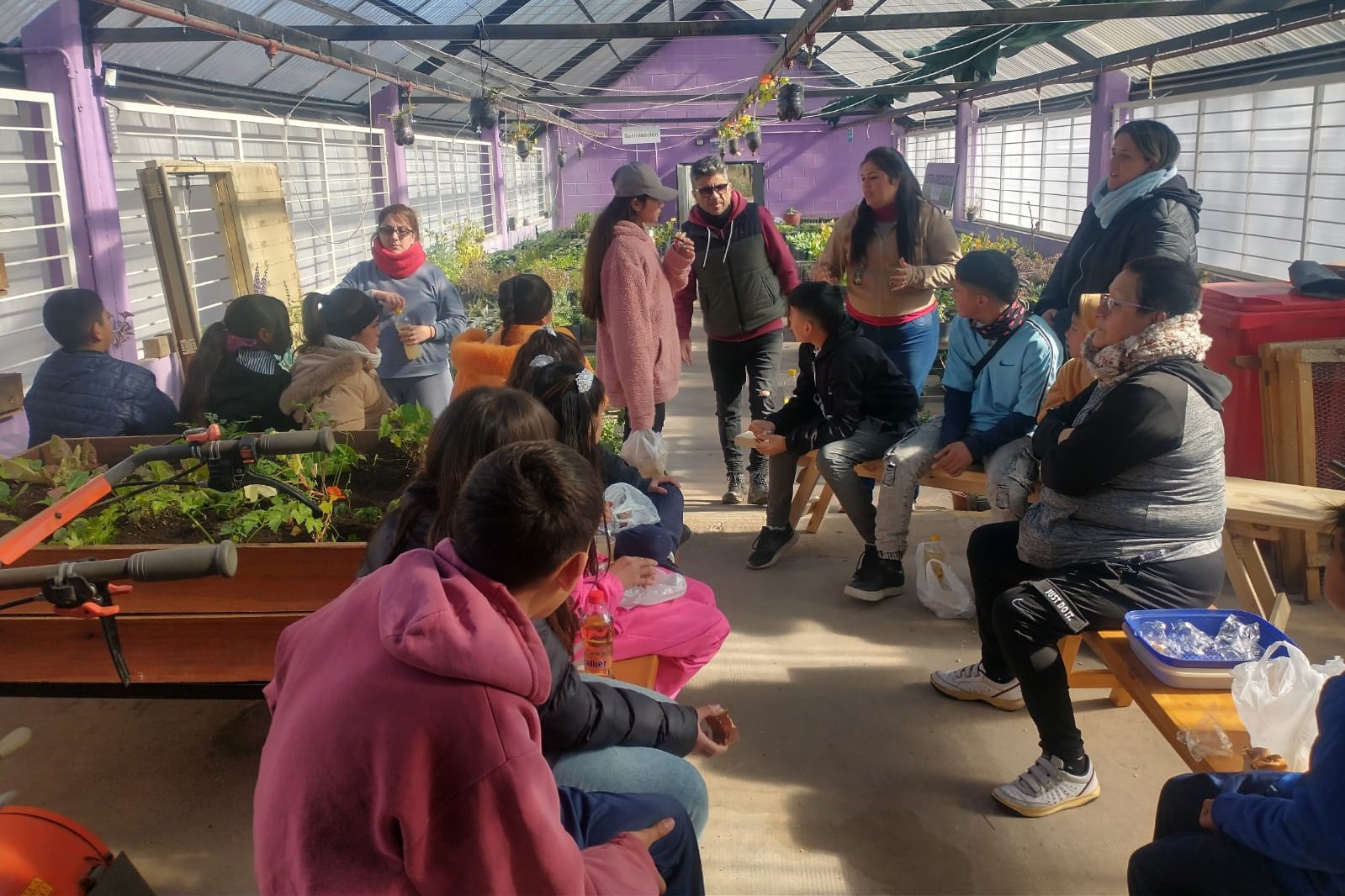 El Centro de Acompañamiento Familiar ‘Jardín del Sur’ visitó la Granja Productiva Escolar