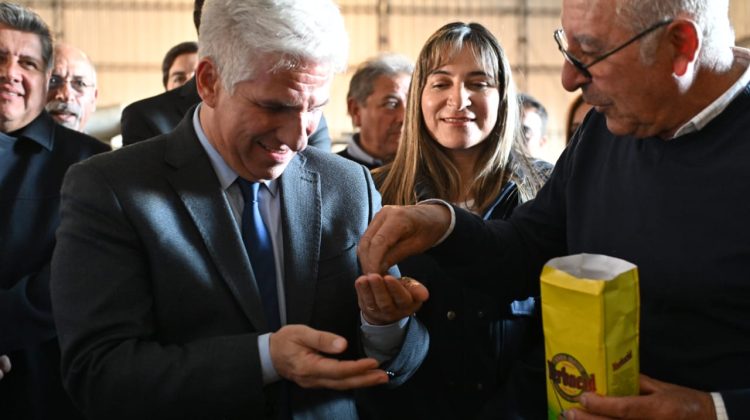 Poggi recorrió la planta de Yerbacid, en claro apoyo al sector privado