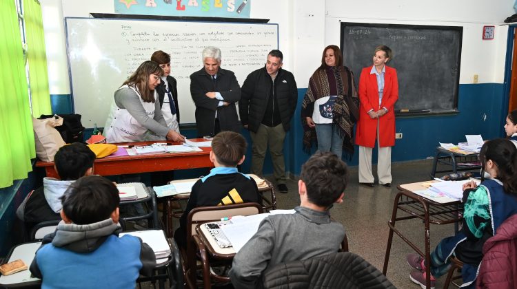 Poggi visitó a la comunidad de la Escuela N°74 “Gobernador Rodríguez Jurado”