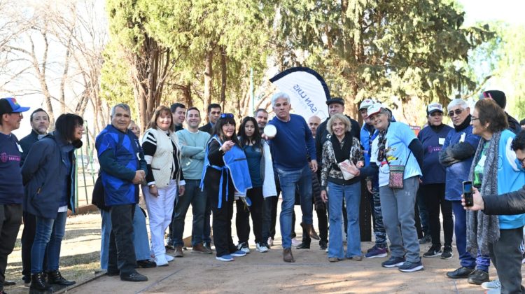 La energía de los adultos mayores volvió a inundar el Ave Fénix