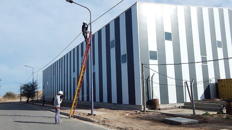 Avanza la obra de tendido eléctrico en el barrio La República