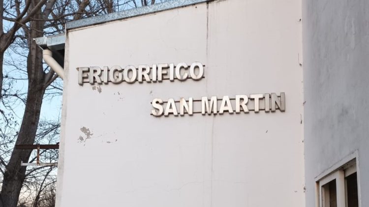 El Gobierno impulsa la recuperación del emblemático frigorífico de San Martín
