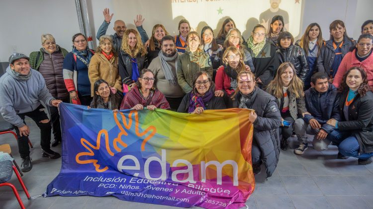 Inclusión y Cultura: Taller de Lengua de Señas en la Escuela EDAM