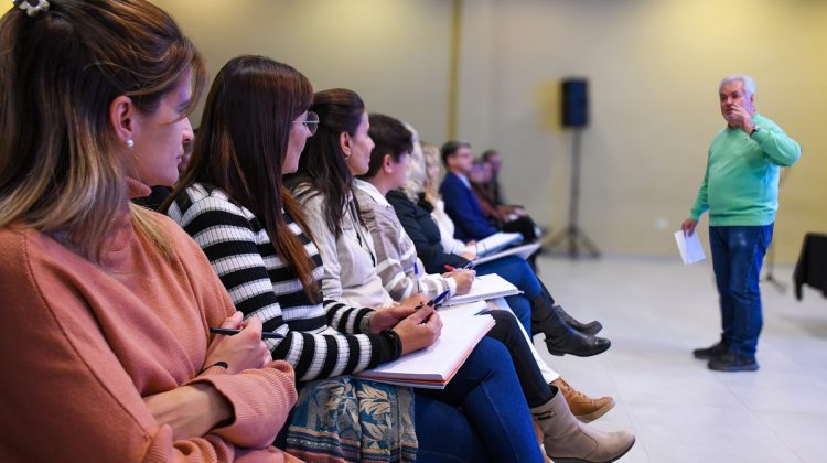 Tenti Fanfani: “El docente requiere de una formación más extensa y sistemática”