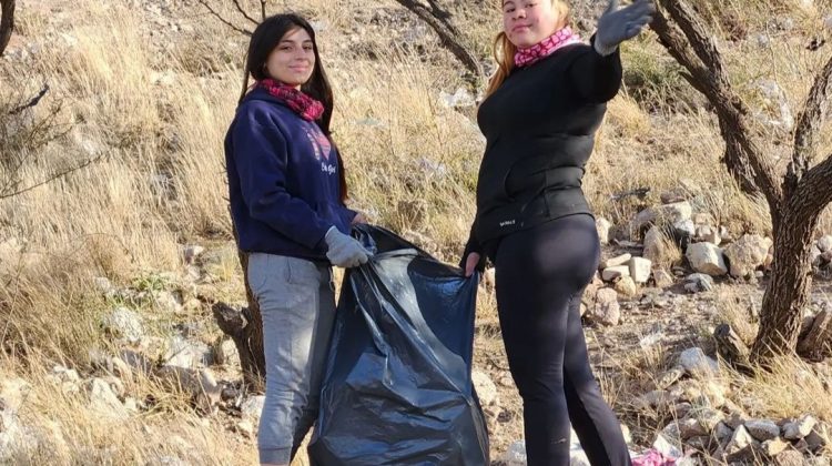 Alumnos hicieron ‘plogging’ en la plaza Cristo Rey