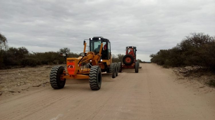 Vialidad Provincial repara caminos en Represa del Carmen y otros puntos del departamento Belgrano