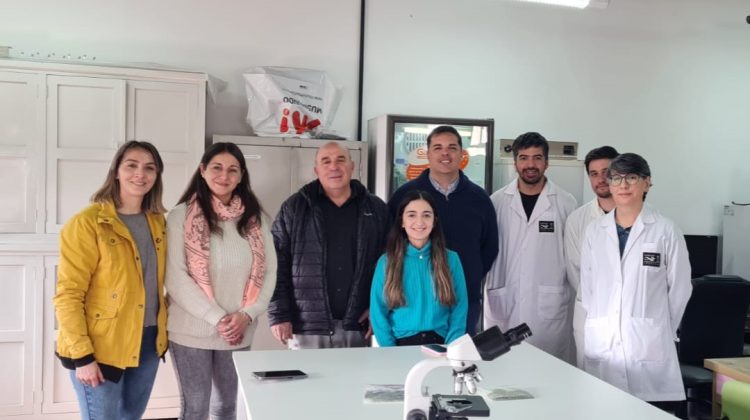 Ambiente evalúa un proyecto para alimentar truchas con microalgas nativas