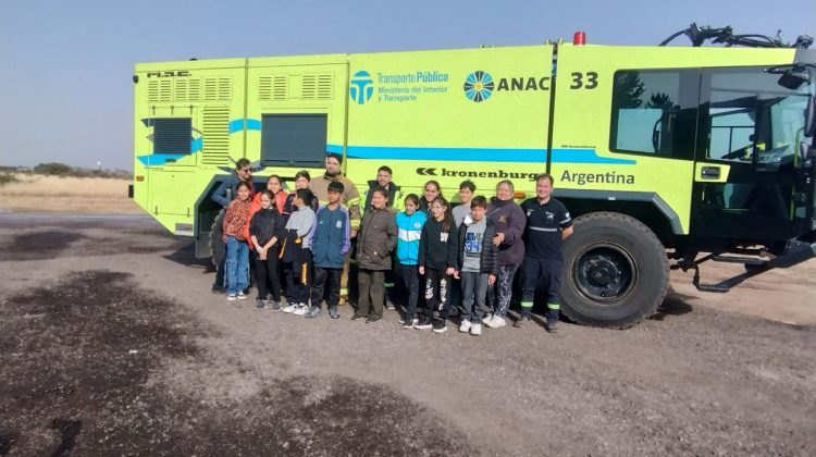 Chicos del SUM Eva Perón visitaron el Centro de Instrucción de Vuelo