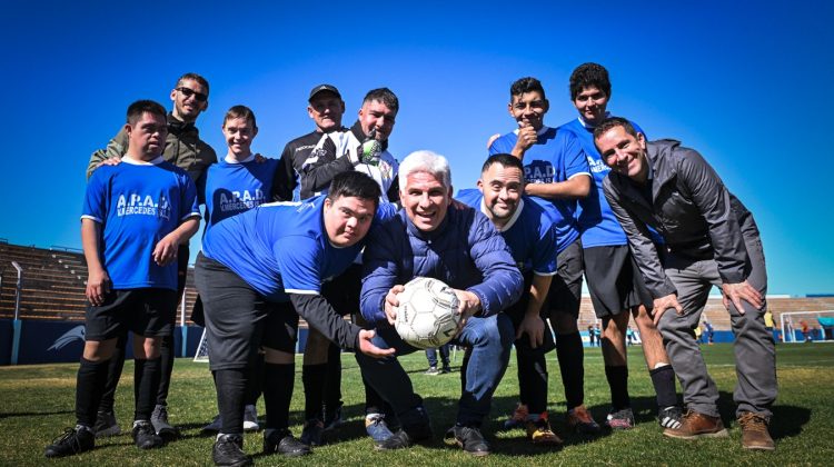 Poggi saludó a los jugadores que disputan la última fecha de la Liga Provincial de Fútbol 5 Adaptado