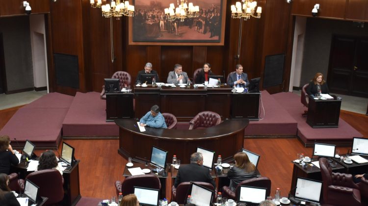 Crearán una comisión para analizar el sistema electoral y el traspaso de mando en la provincia