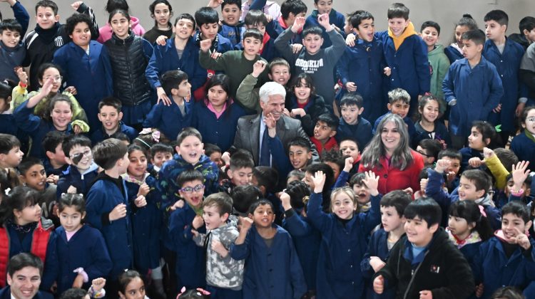 Poggi visitó la escuela ‘Leopoldo Lugones’ de Tilisarao, que luce una infraestructura renovada