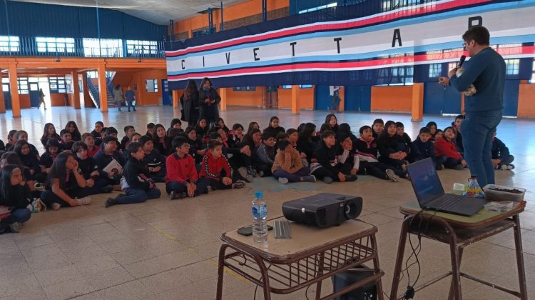 La Escuela Ambiental Itinerante arribó al colegio ‘Lucio Lucero’