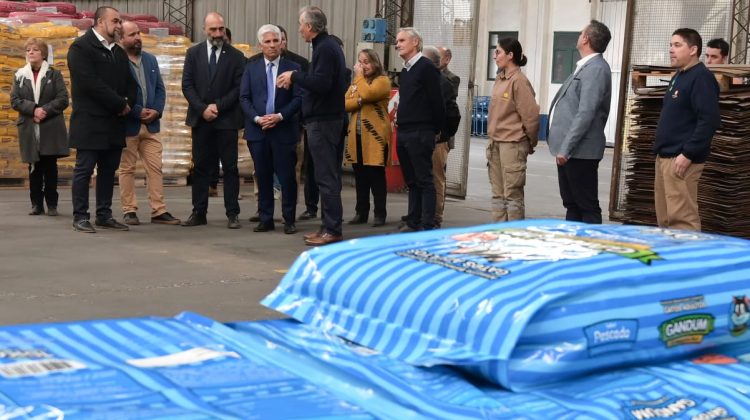 El Gobernador Claudio Poggi visitó la planta de Molinos Fénix Nutrición