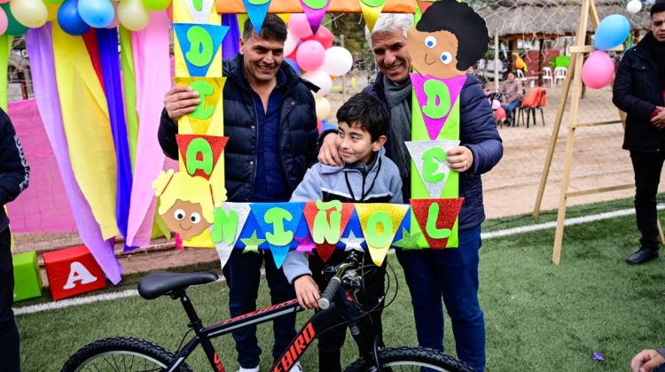 El Gobernador celebró el Día del Niño con los pequeños de Alto Pencoso