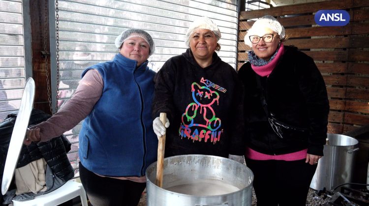 El chocolate caliente calentó pancitas y corazones