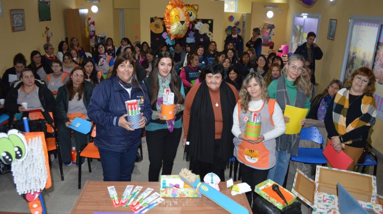 Personal de los CDI se capacitan en salud bucal infantil