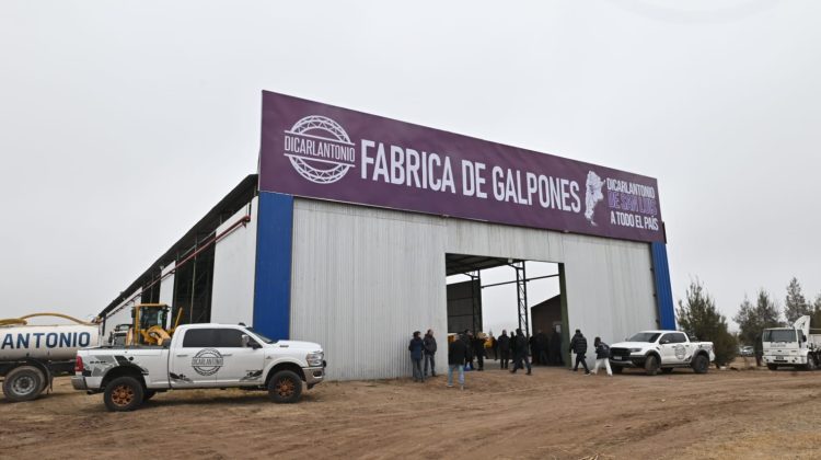 La empresa metalúrgica Dicarlantonio inauguró una nueva fábrica de galpones