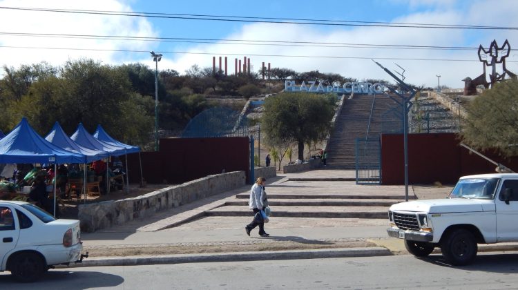 La renovada Plaza del Cerro entró en la etapa final de las refacciones