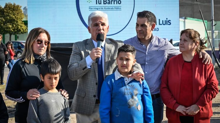 Poggi participó de un nuevo acto de ‘Iluminando tu Barrio’ en el oeste de la capital