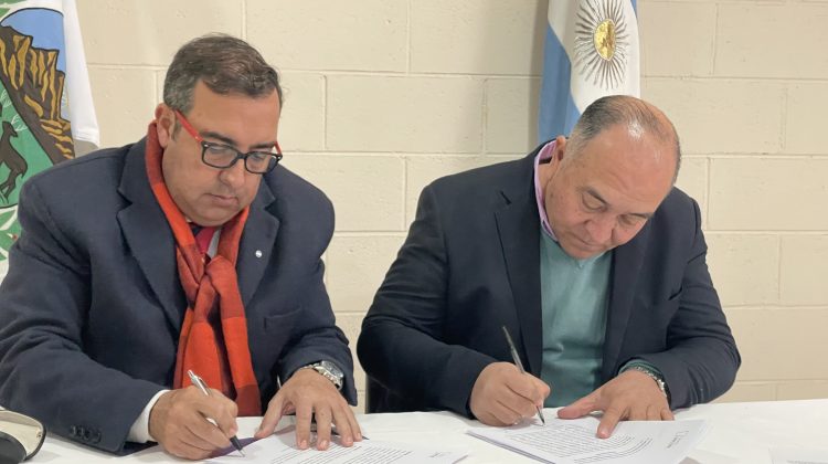 Firmaron un convenio para el desarrollo de la tecnología en Desaguadero