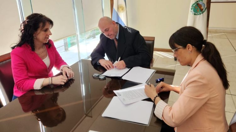 Alumnos de la Universidad Católica de Cuyo realizarán prácticas en el ministerio de Gobierno