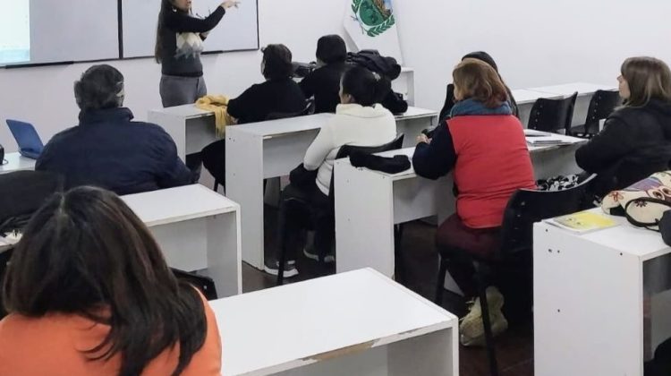 Capacitan en primeros auxilios psicológicos emocionales al personal del IPReS