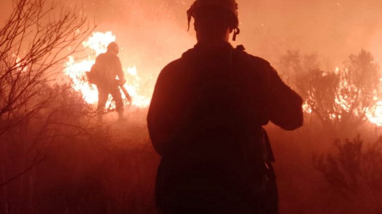 Controlaron un incendio en Las Chacras y otro permanece activo en Paso Grande