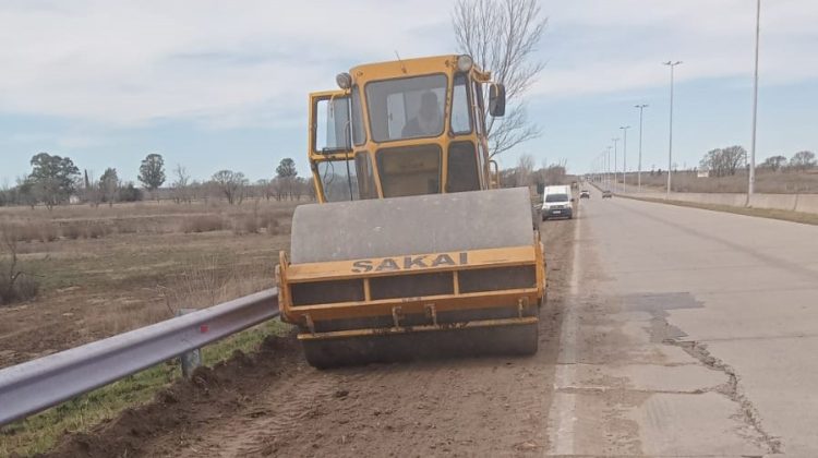 Continúa con la reparación de banquinas en la autopista de las Serranías Puntanas