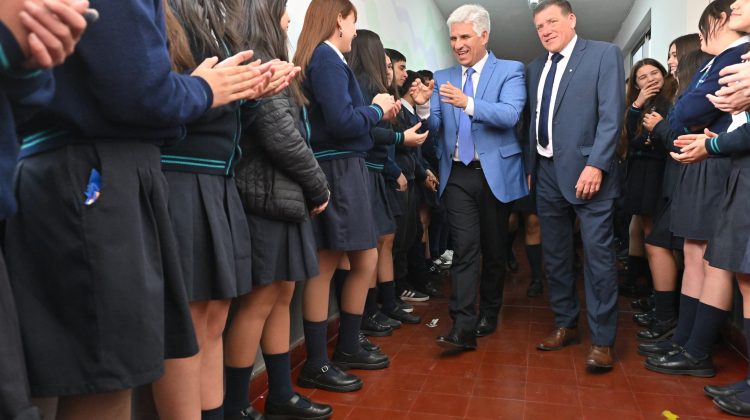 Estudiantes del Colegio ‘Santa María’ recibieron y entrevistaron al Gobernador