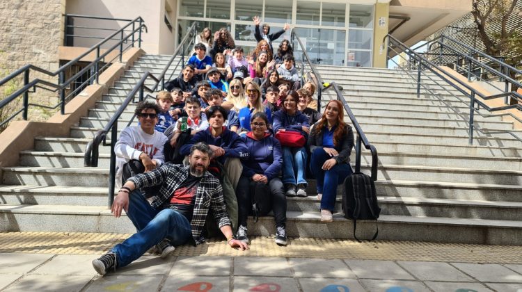 Alumnos de la EPD ‘Albert Einstein’ vivieron una experiencia única de radio y periodismo en la UNSL